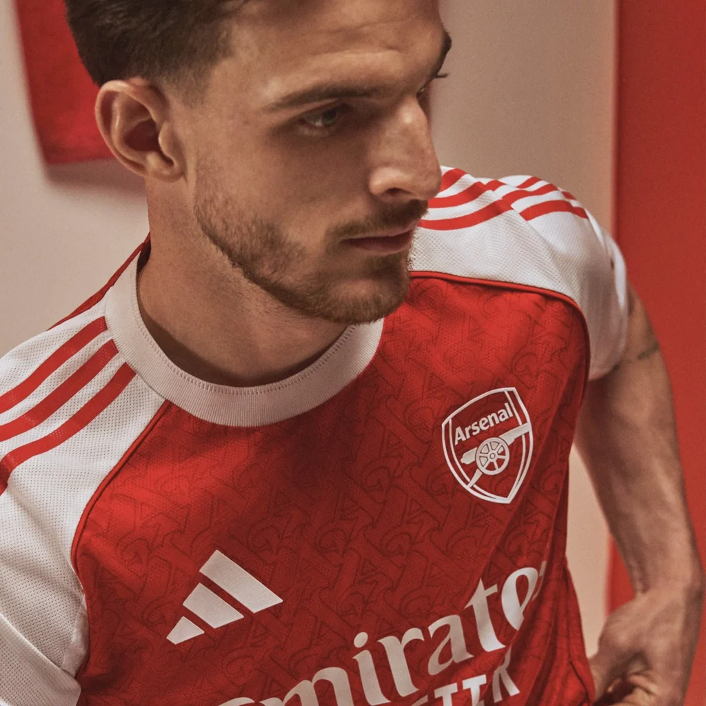 Arsenal Apresenta Novo Uniforme para a Temporada 2025/2026