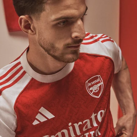 Arsenal Apresenta Novo Uniforme para a Temporada 2025/2026