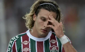 Canobbio: Cirurgia após fratura na face o afasta do Fluminense