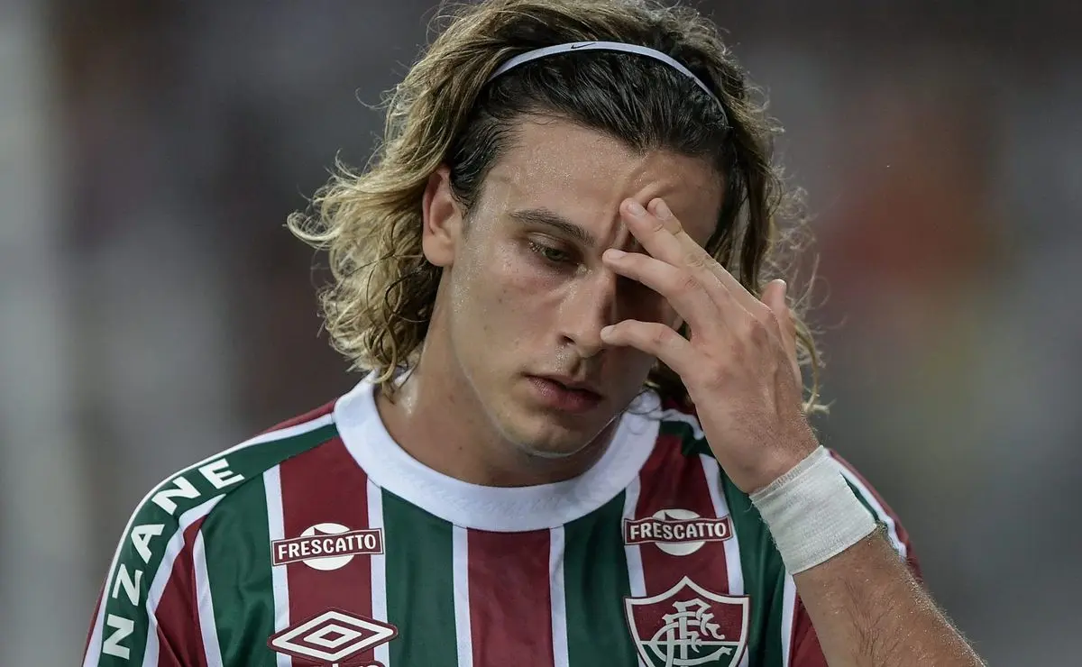 Canobbio: Cirurgia após fratura na face o afasta do Fluminense