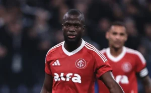 Enner Valencia fora do Internacional: Torcida clama por saída do atacante.