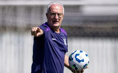 Corinthians: Sem Depay, Dorival Estuda Formação Tática Inovadora com Igor Coronado