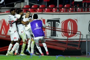 Lucca, o jovem herói do São Paulo com contrato em pauta