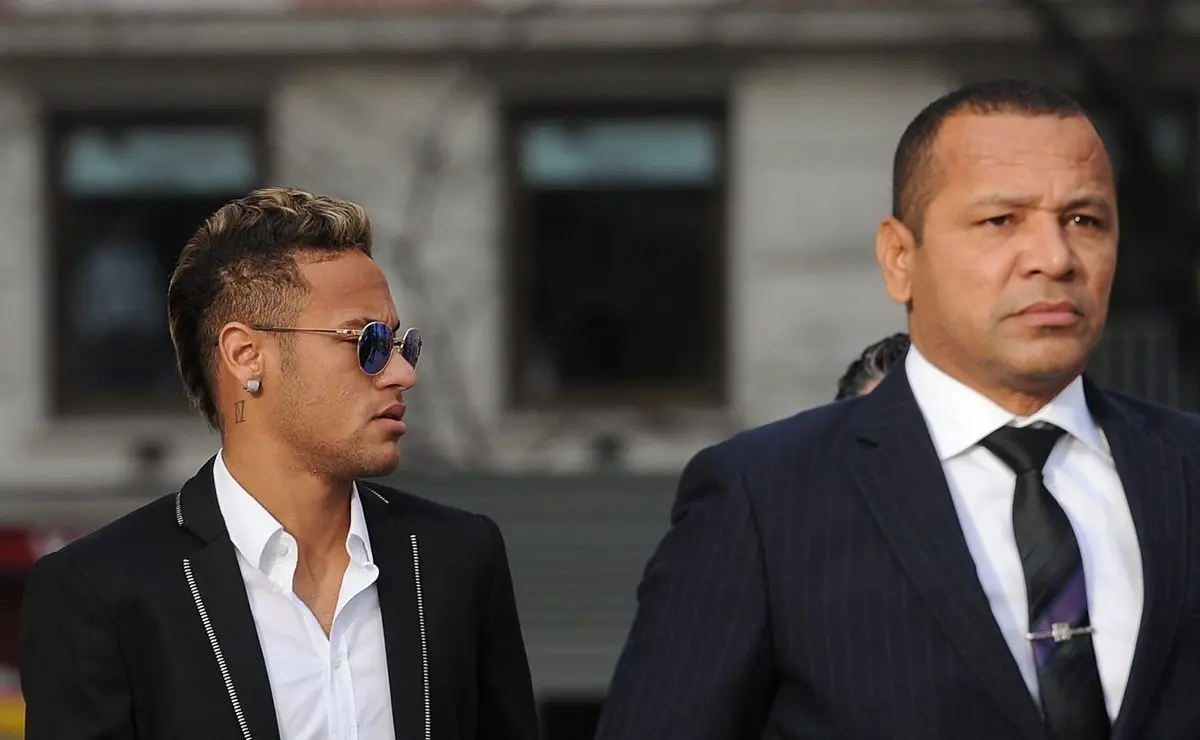 Neymar Pai: foco no Santos e na recuperação de Neymar no CT Rei Pelé.