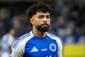 Gabigol Enfrenta o Atlético-MG Após Expulsão no Clássico e Destaca Frieza