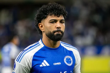 Gabigol Enfrenta o Atlético-MG Após Expulsão no Clássico e Destaca Frieza