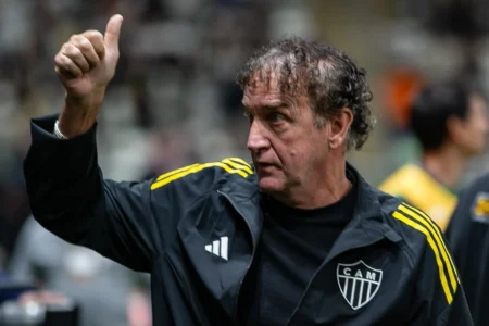Cuca analisa elenco do Atlético-MG e questiona poupar na Sul-Americana.