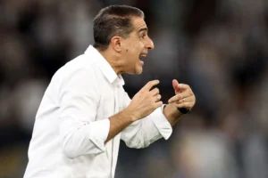 Botafogo na Libertadores: vitória com centroavantes, Telles e Artur.