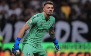 Grêmio contrapropõe valores a Leila Pereira e negocia venda de Gabriel Grando ao Palmeiras