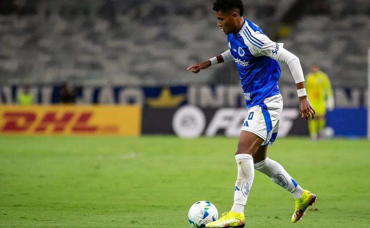 Kenji Valorizado no Cruzeiro: Crescimento em Meio a Possível Transferência para o Flamengo