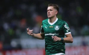Palmeiras Considera Contratação de Bruno Fuchs, Observando o Mercado para Não Aumentar Preço