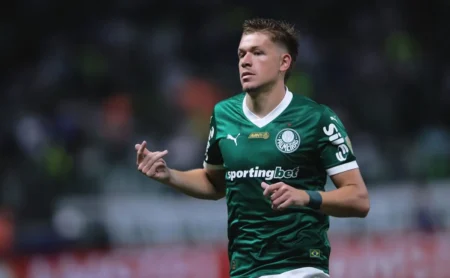 Palmeiras Considera Contratação de Bruno Fuchs, Observando o Mercado para Não Aumentar Preço