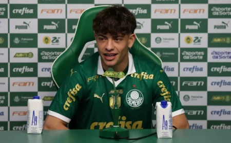 Roma Inicia Conversas com o Palmeiras por Giay, Enquanto Leila Exige R$ 120 Milhões