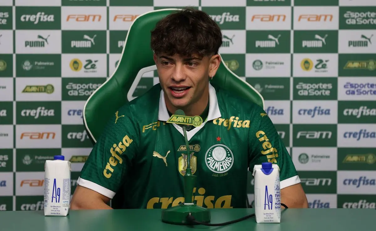 Roma Inicia Conversas com o Palmeiras por Giay, Enquanto Leila Exige R$ 120 Milhões