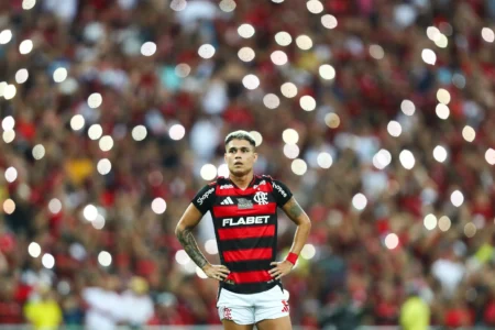 Flamengo escalado: Luiz Araújo entre os titulares contra a LDU