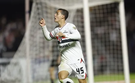 Lucca brilha na Libertadores com gol histórico pelo São Paulo