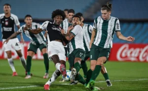 Revolta em Itaquera: Torcedores do Corinthians acusam arbitragem em jogo contra o Racing