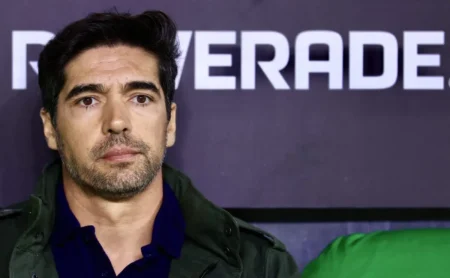 Empresário de Abel Ferreira se destaca no Allianz e negociará renovação com Palmeiras.