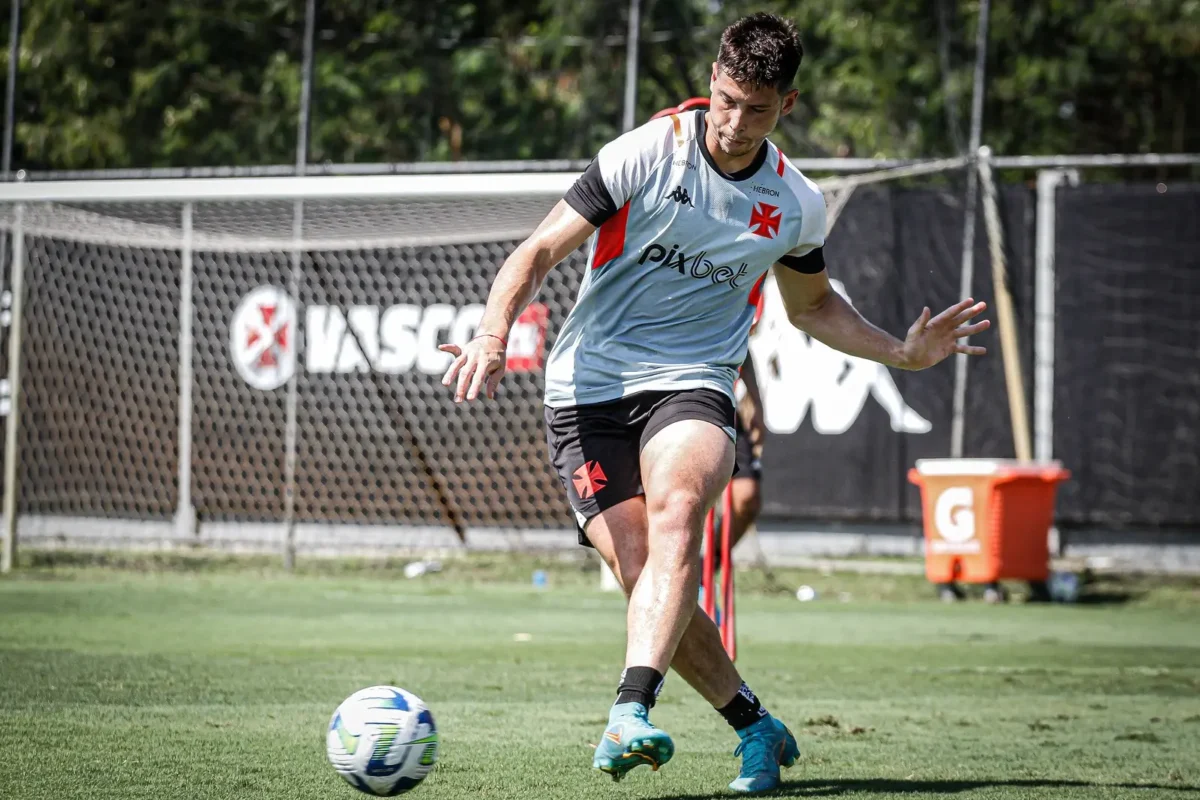 Vasco se aproxima de acordo para rescisão com Capasso, além de Souza