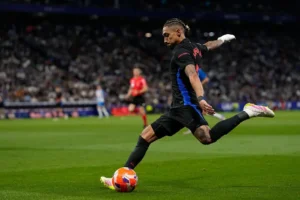 Raphinha Celebra Título Espanhol e Mira a Próxima Champions League pelo Barcelona