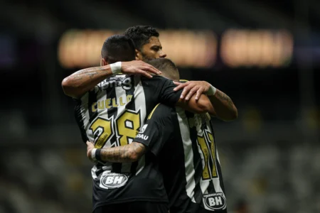 Atlético-MG goleia Caracas e encaminha classificação na Sul-Americana