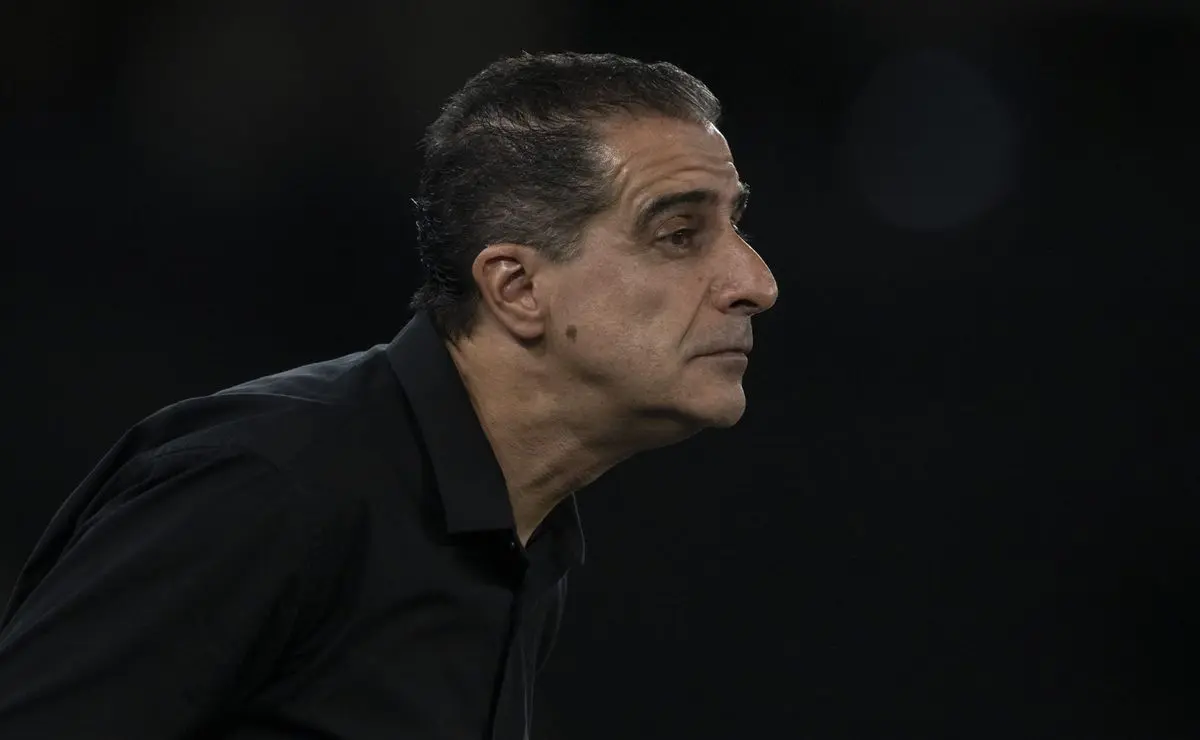 Renato Paiva: A Coragem em Manter Artur no Confronto com o Estudiantes