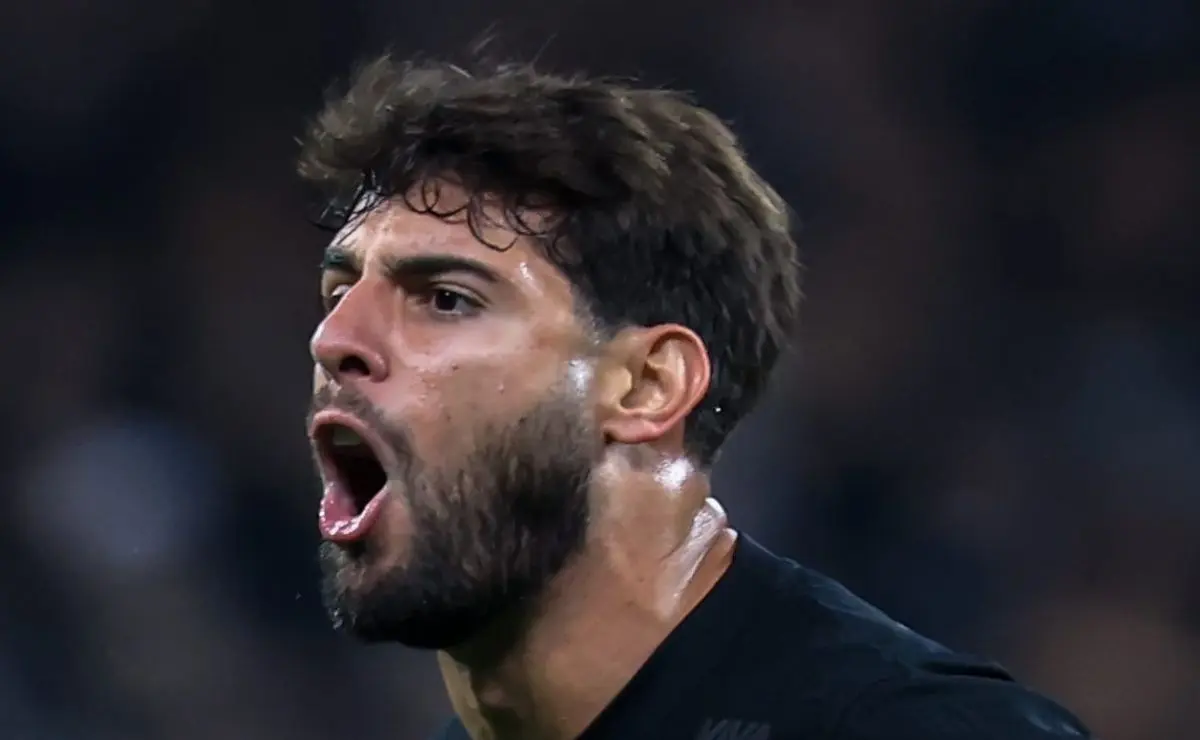 Yuri Alberto trata jogo contra o Santos como decisão e clama por apoio da torcida no domingo