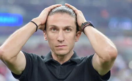 Filipe Luís critica vantagem do Botafogo em período de descanso antes do clássico