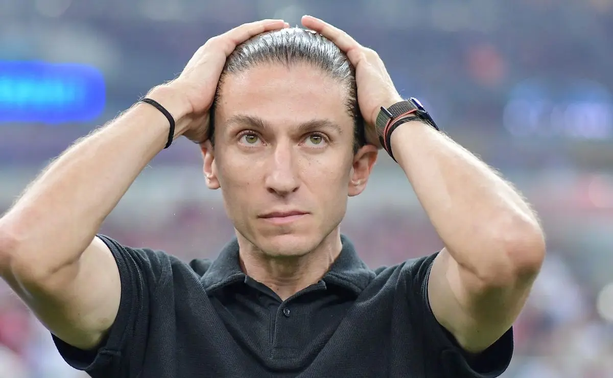 Filipe Luís critica vantagem do Botafogo em período de descanso antes do clássico