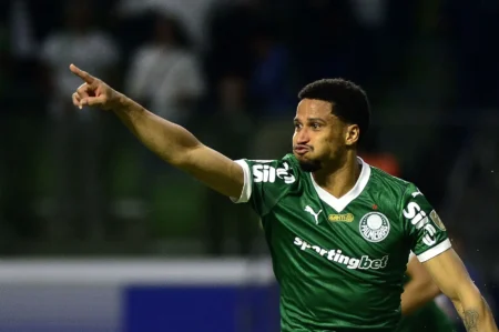 Palmeiras: Liderança na Libertadores e Recordes em Série