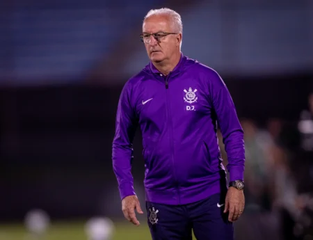 Dorival mantém rodízio no Corinthians e enfrenta pressão para o clássico: "Domingo é guerra"