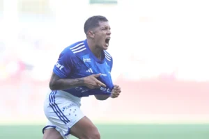 Romero e Cruzeiro: Renovação contratual em fase final.