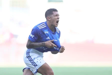 Romero e Cruzeiro: Renovação contratual em fase final.