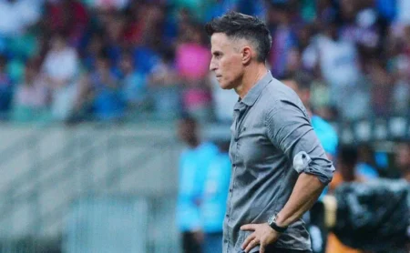 Técnico do Nacional se coloca à disposição do Internacional na Libertadores: "Foco nos objetivos"