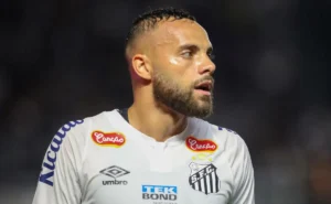 Santos: Marcelo Teixeira planeja vender Guilherme no meio do ano, aguardando propostas
