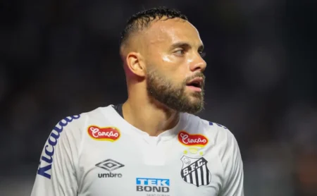 Santos: Marcelo Teixeira planeja vender Guilherme no meio do ano, aguardando propostas