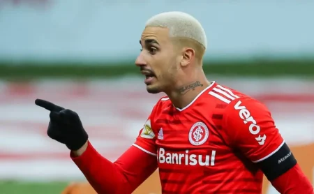 Galhardo revive mágoa no Internacional e critica Taison: "É falso"