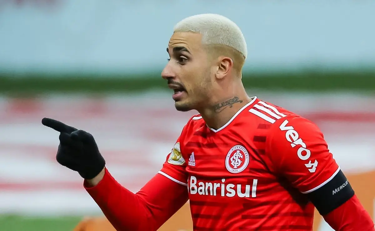 Galhardo revive mágoa no Internacional e critica Taison: "É falso"