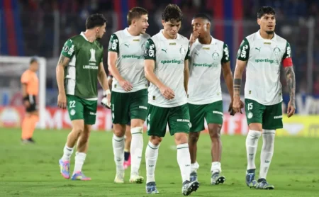 Palmeiras Visaria Lucrar R$ 45 Milhões com Venda de Giay em Um Ano