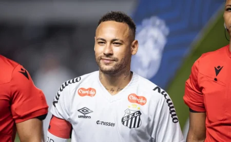 Santos: Negociação de renovação com Neymar nos termos originais.
