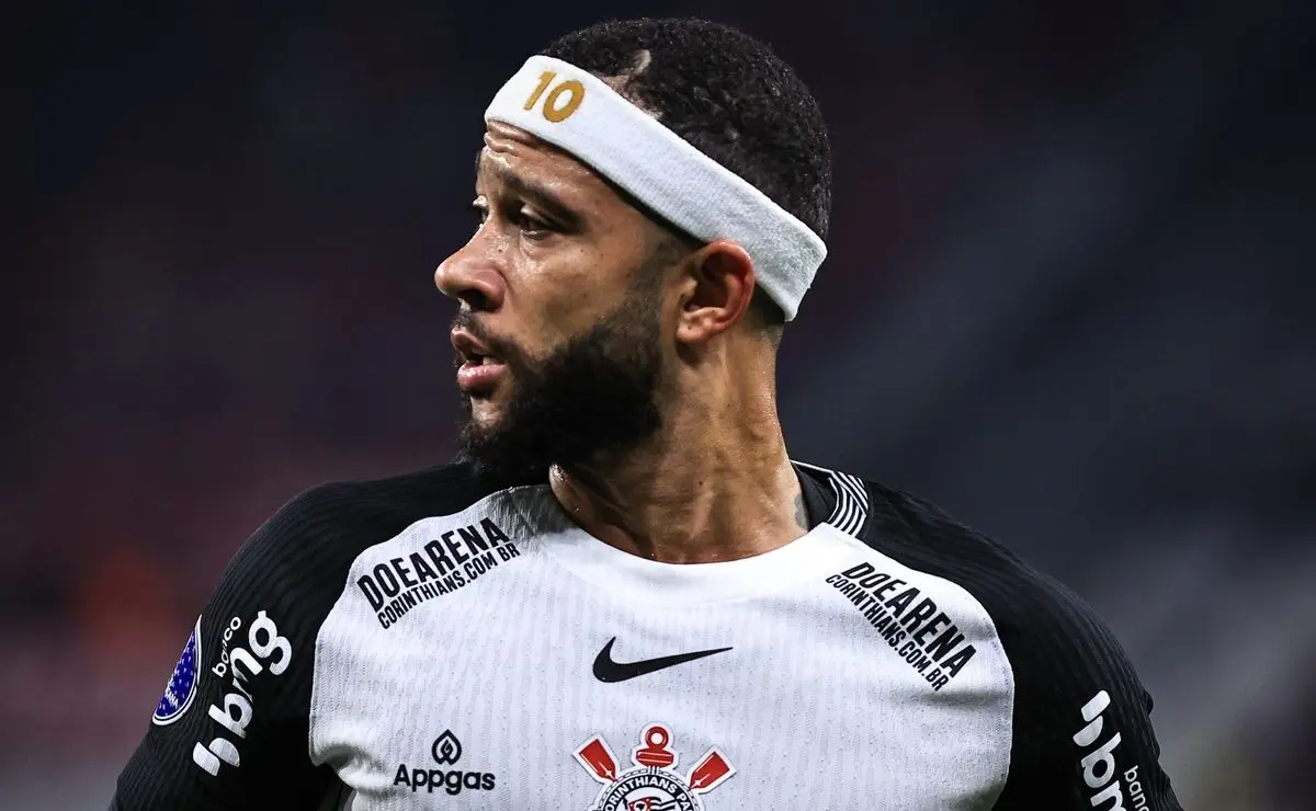 Casagrande critica postura de Depay em jogos do Corinthians fora da Neo Química Arena