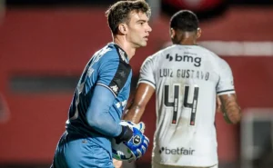 Porto busca Léo Jardim do Vasco para vaga de Diogo Silva e propõe troca