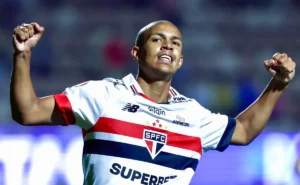São Paulo: Dez Jogadores em Risco e Ryan Francisco, Ferraresi e Bobadilla na Vanguarda