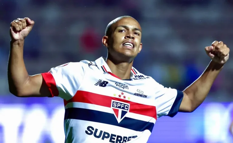 São Paulo: Dez Jogadores em Risco e Ryan Francisco, Ferraresi e Bobadilla na Vanguarda