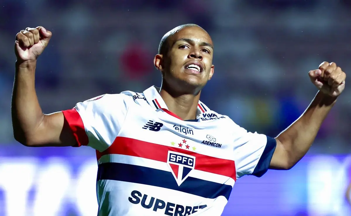 São Paulo: Dez Jogadores em Risco e Ryan Francisco, Ferraresi e Bobadilla na Vanguarda