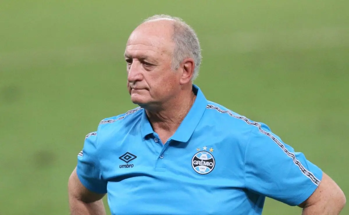 Felipão pede compreensão da torcida gremista sobre uso da base.