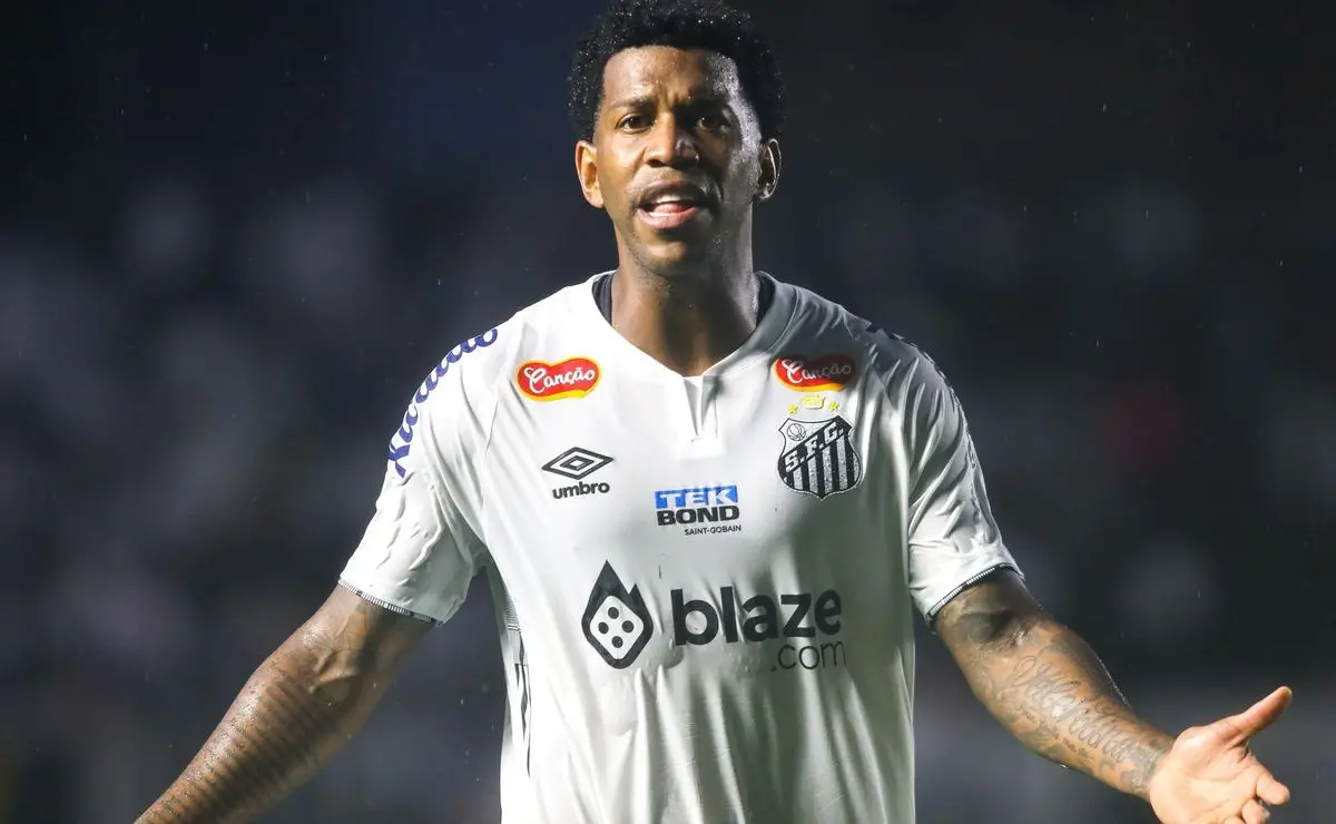 Gil Incomodado no Santos: Perda da Titularidade sob Comando de Cléber Xavier, Diz Vagner Frederico
