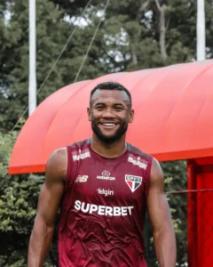 Luan perde 12 quilos e pode voltar a ser relacionado no São Paulo, diz diretor