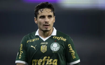 Veiga Incomodado Busca Titularidade no Palmeiras Antes do Mundial