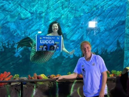 De Sereia para Sereia: Ketlen, do Santos, anuncia sexo do bebê no Aquário de São Paulo